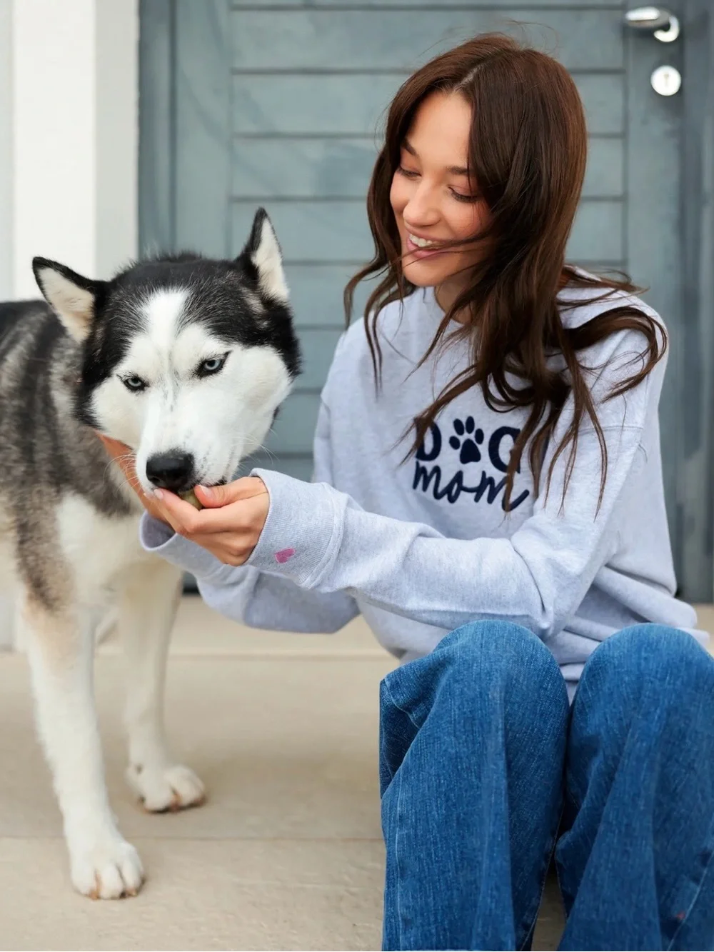 Embroidered 🐾 Dog Mom Long Sleeve Grey Shirt medium